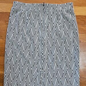 Banana Republic Black and White Pattern Skirt (Size 6) Brand New